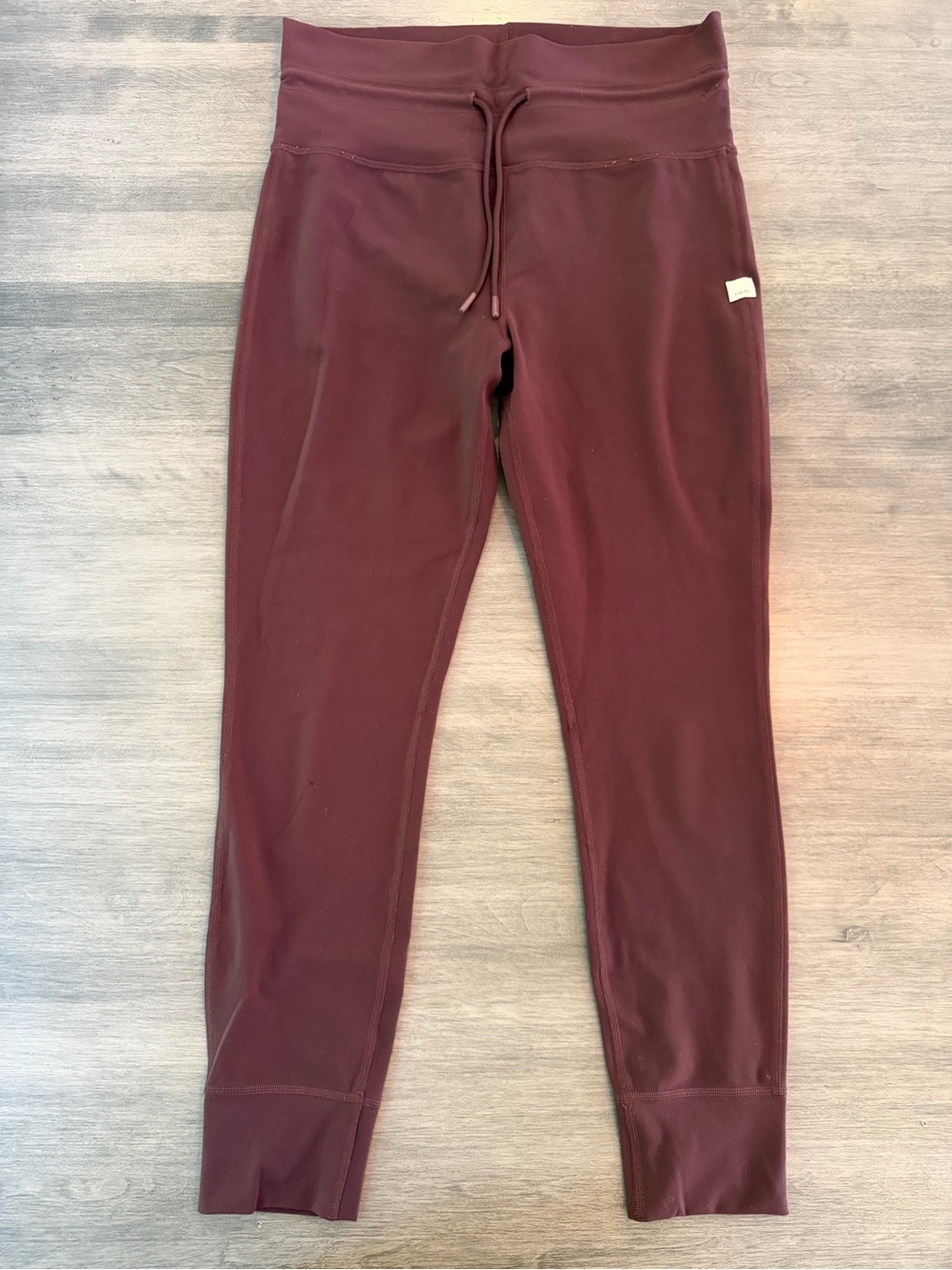 Vuori Daily Legging in Ruby Size L EUC